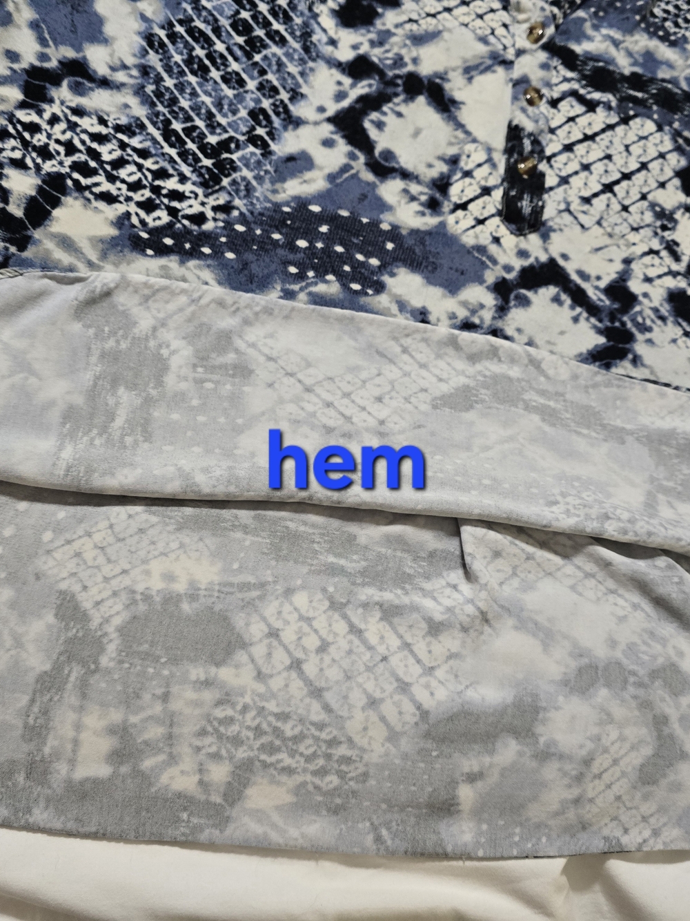 Blue & Cream Abstract Print Short Sleeve Blouse Pleated Back Detail - Picture 8 of 11